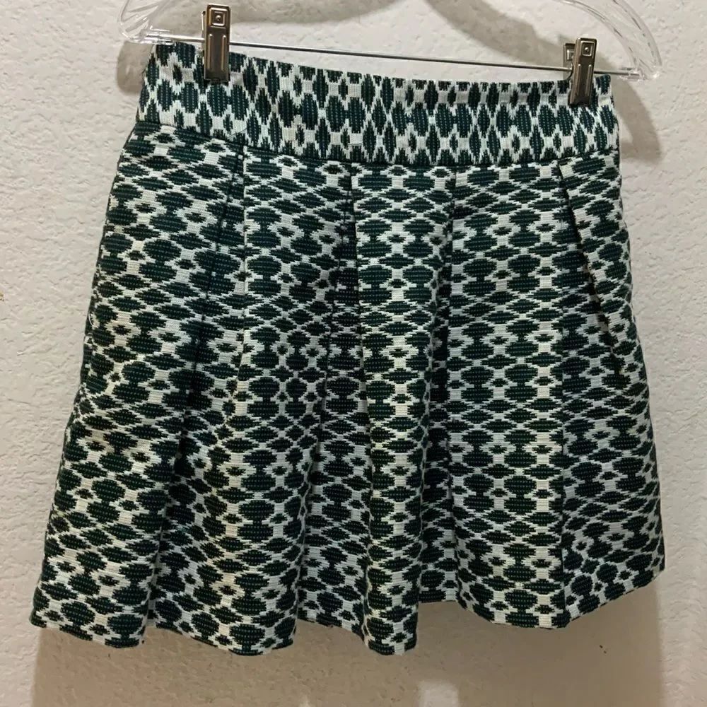 BANANA REPUBLIC jacquard fabric style mini skirt size 2